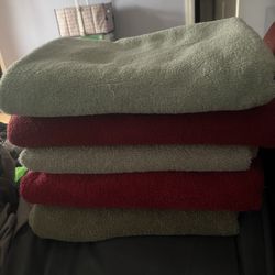 5 Bath Towels 