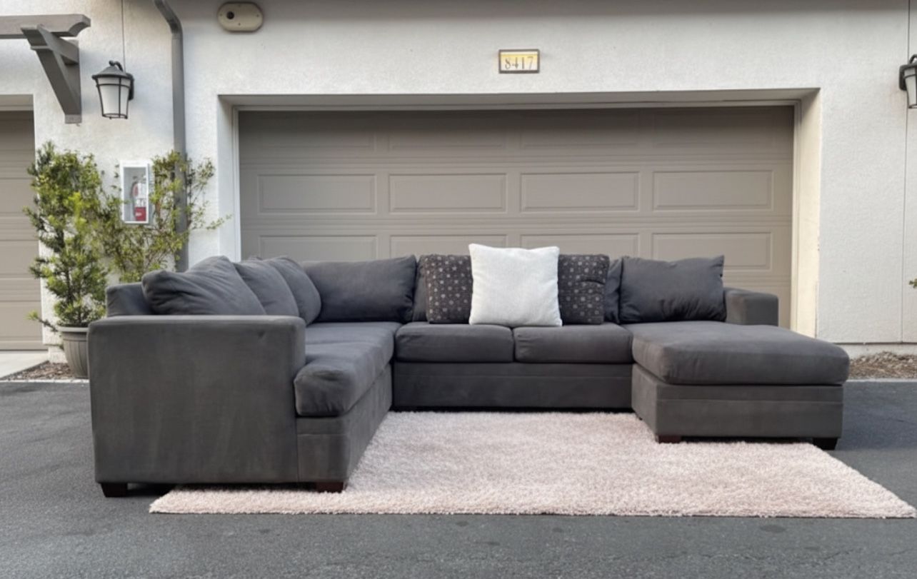 Huge Dark Grey Sectional Couch Sofa From Living Spaces In Excellent Condition - FREE DELIVERY 🚛
