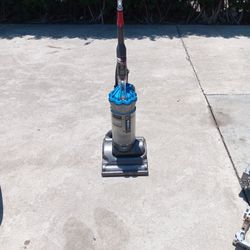 Dyson Vacuum $10.00
