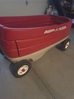 Radio flyer red wagon