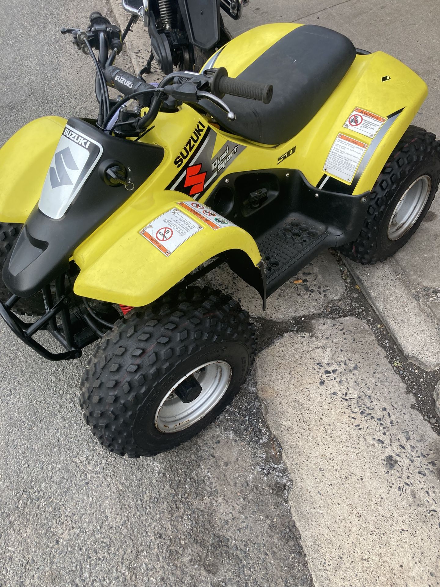 SUZUKI QUAD. 50cc. GAS ⛽️⛽️⛽️⛽️