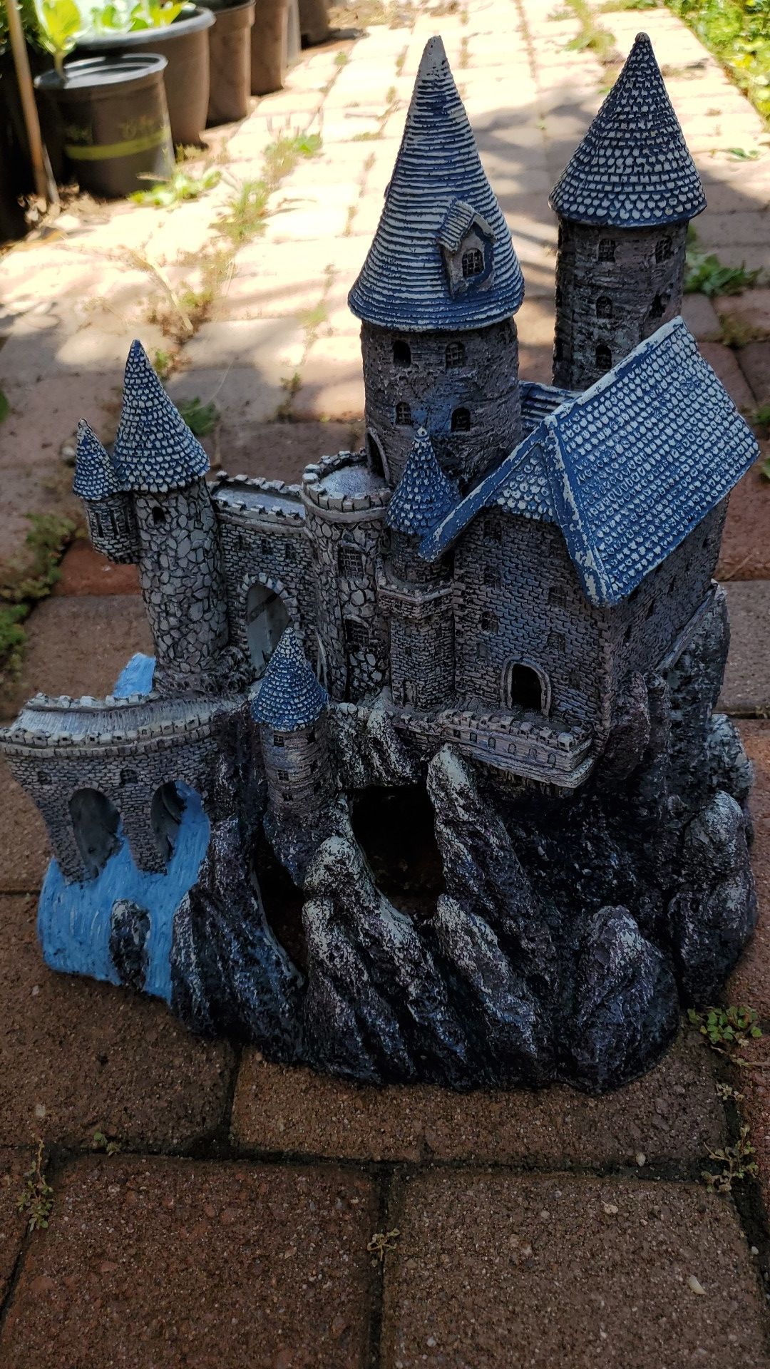 Castle for fish tank