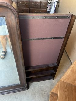 Mirror With Jewelry Storage 
