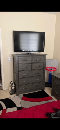 Nightstand and Dresser (including TV Aswell)