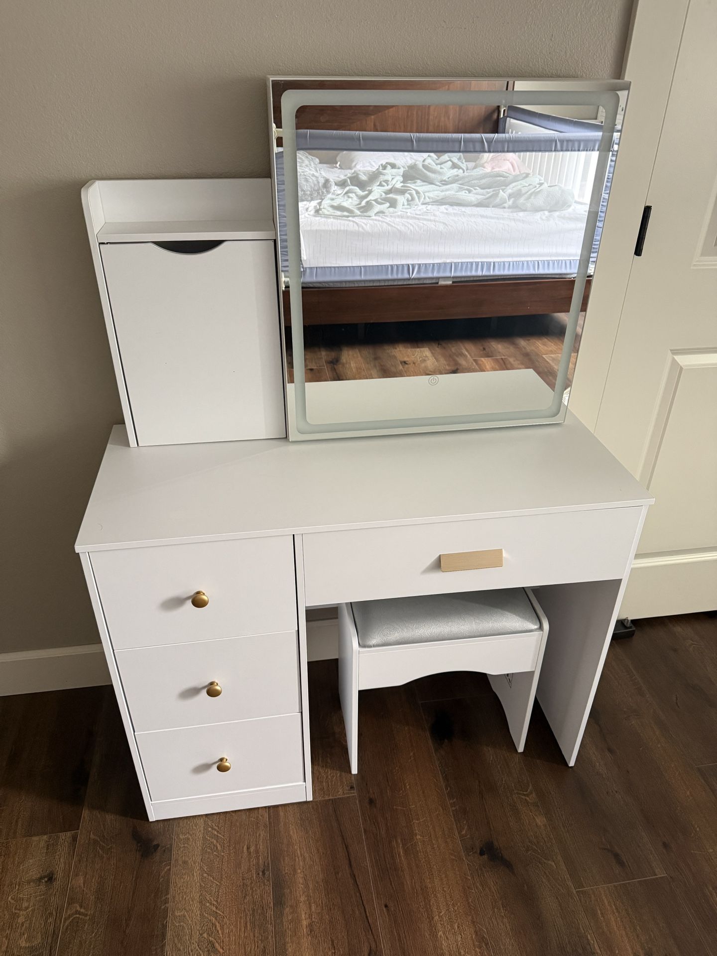 Vanity Desk with Mirror and Lights for Makeup