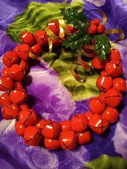 Red Christmas BELL BELLS Wreath So Pretty Makes Bells Noise