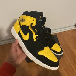 Jordan 1 Mid New Love Size 8.5