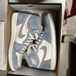 Jordan 1 Hyper Royal Sz 13 