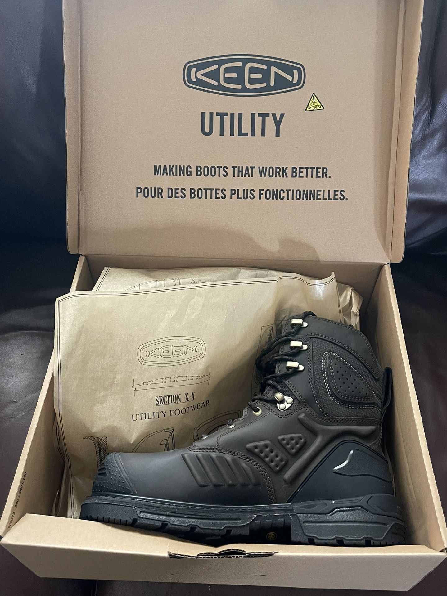 Brand NEW Mens KEEN Utility Philadelphia 10.5 Waterproof Carbon-Fiber Toe Boots