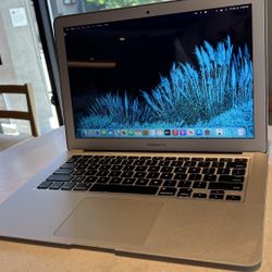 Apple MacBook Air 13” I5/8GB/256GB SSD $180