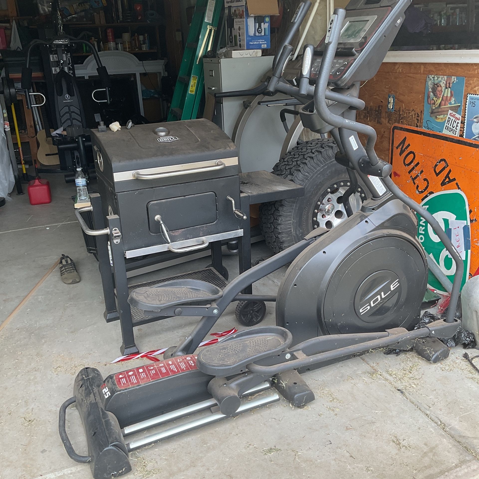 Sole E25. Elliptical Machine