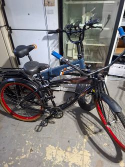 Nerve cruiser bike with Schwinn combination lock