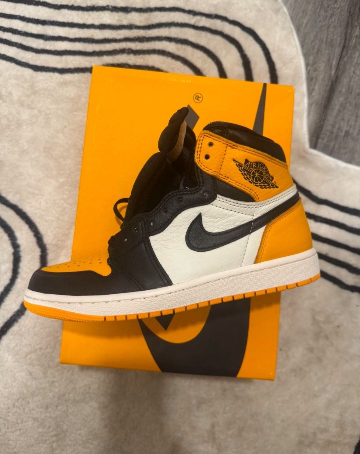 Jordan 1 Taxi Size 7.5 Jordan 1 Retro High OG Taxi Men main image 4