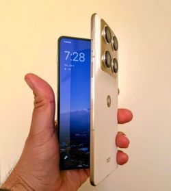 Motorola Razr Fold Pantone Lily White 512gb Factory Unlocked