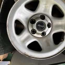 Old Jeep Cherokee Rims With Lug Nuts. 