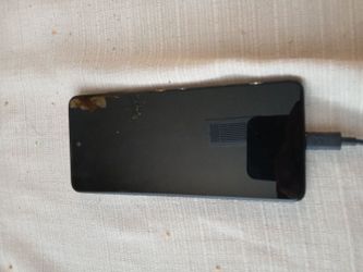 I'm selling this phone becuse my sister doesn't want it