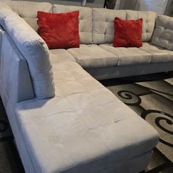 Light Gray SECTIONAL Sofa Like New 4 Months Old  Im Moving Can't Take It .... Chaise It's Revirsible  Pet And Smoke Free  No Damages No Smells 
