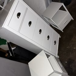 5 Drawer Dresser And Night Stands 
