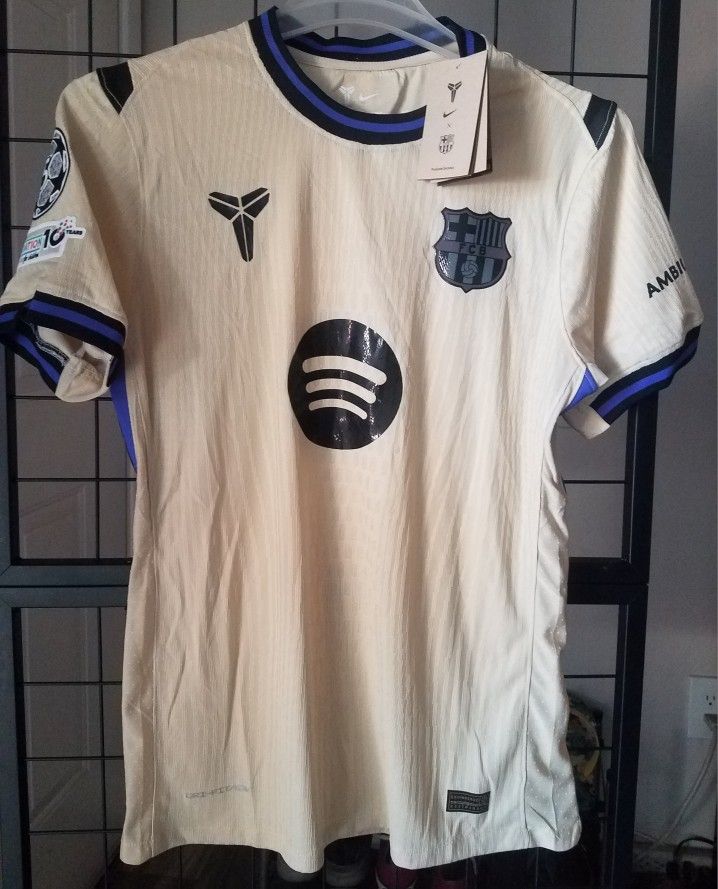 Nike Mens 2025 Club Barcelona size Large No Trade