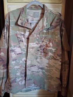 Camouflage zip up shirt Size medium