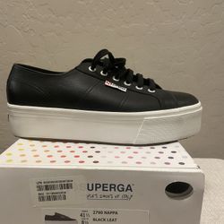 Woman’s SUPERGA Size 10