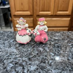 Vintage plastic Dutch girl and boy salt and pepper shakers.  Size approximately 2 3/4 inches tall.  Preowned good condition.  Missing stoppers.  