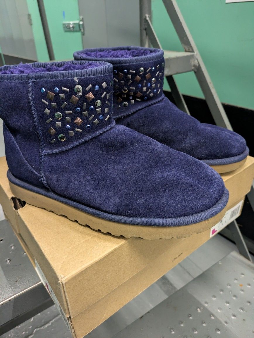UGG WOMEN'S CLASSIC SUEDE STUDDED SHEARLING LINED BOOTS BLUE‎