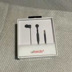 beats  headphones wired  with microphone 3.5mm jack...brand new and authentic 