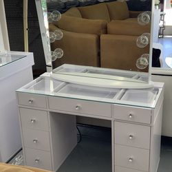 Bonitas vanities Disponible in stock