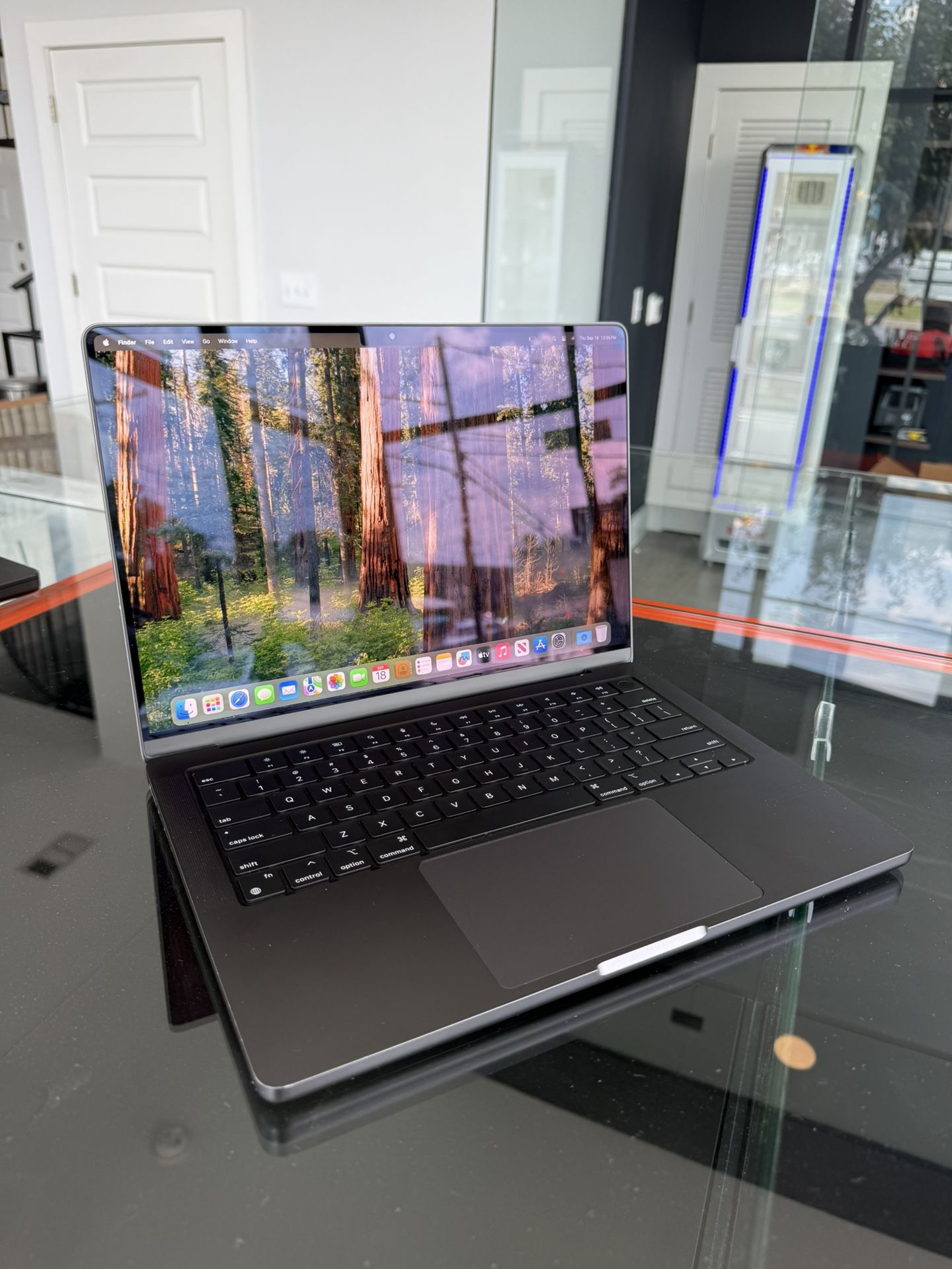 Apple 14” MacBook Pro M4 Chip 16GB Ram 512SSD! 90 day warranty! We offer financing!