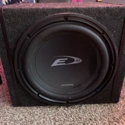Alpine SWE-1042 Subwoofer with Box. 
