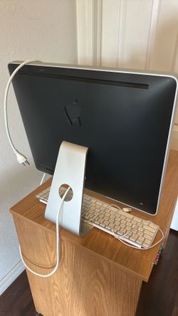 Mac Monitor with keyboard