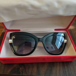Pearls Carolina Herrera Sunglasses 