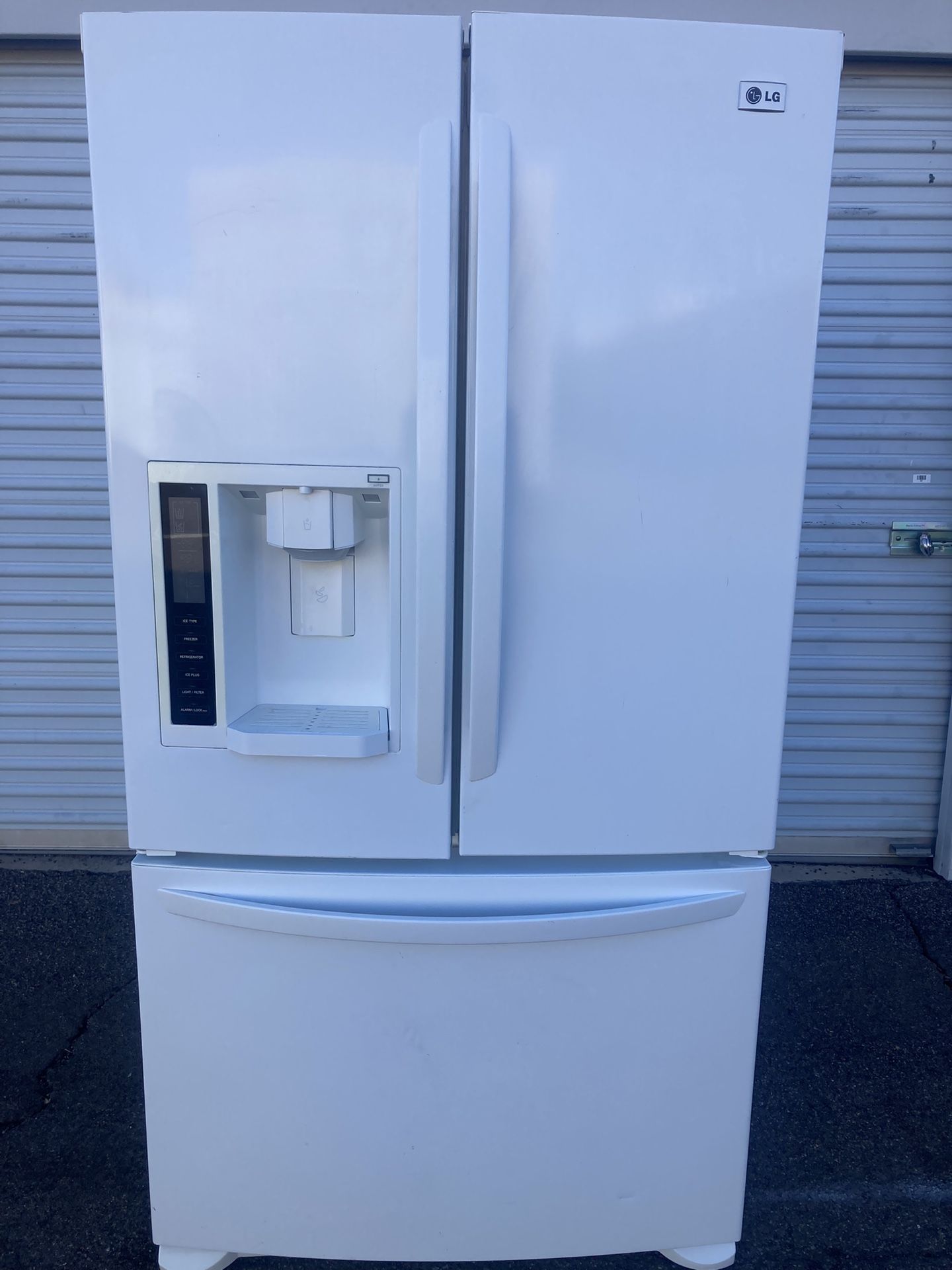 LG French door, white, in good condition, clean and nice, one month warranty, delivery available. Dimensions: W36-D31-H69. Free installation.