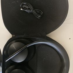 Bose 700 Noise canceling Headphones - Exellent Condition