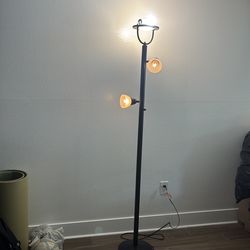 The lamp  brand new   Lampara nueva