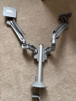 Double monitor mount