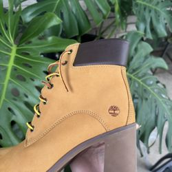 New Timberland Women’s Boots Size 7.5