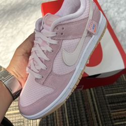 Nike Dunk Low SE Teddy Bear Pink Sneakers Womens Size 8.5