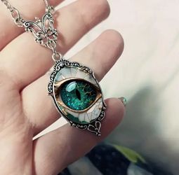 CROCODILE EYE PENDANT NECKLACE