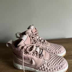 NIKE LUNAR AIR FORCE 1 WINTER RAIN WATER REPEL BOOTS WOMEN US 7.5 (Never worn)