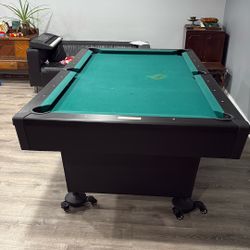 Pool Table/ Mesa De Billar