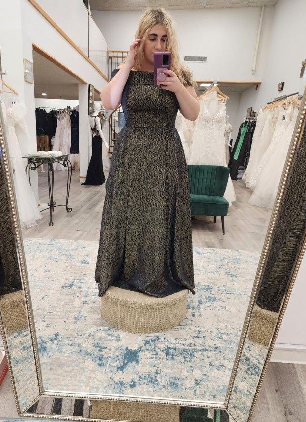 New w/Tags Navy and Gold Ballgown Size 16