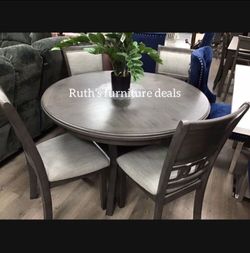 Gorgeous ‼️5-pc round dining table set grey finish 🩶