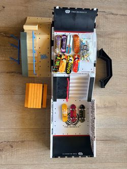 Tech Deck The Berrics Transforming Park with Fingerboards