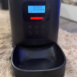 Automatic Dog And Cat Feeder 
