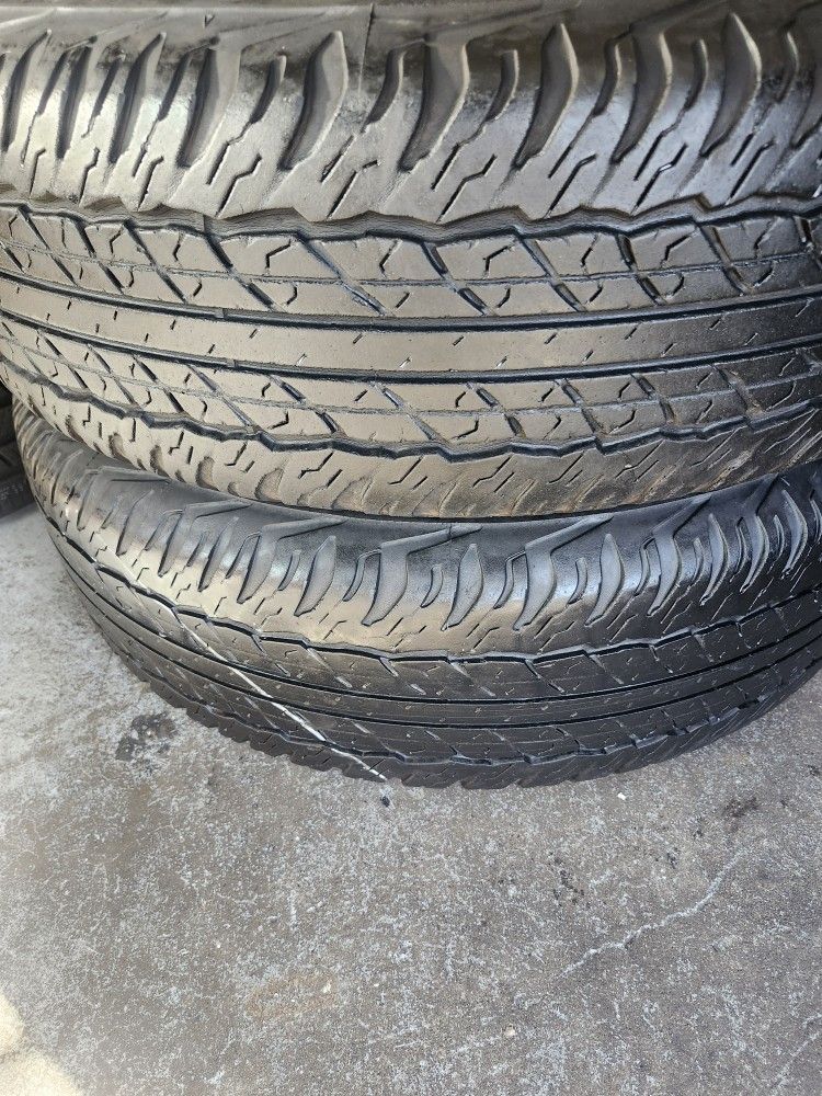 DUNLOP 245 75 16 (TIRE PAIR)