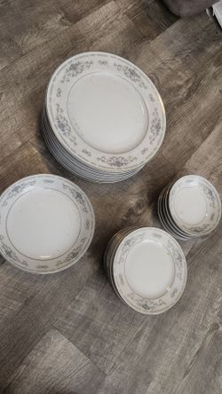 VINTAGE FINE PORCELAIN CHINA DIANA 1980s DISHWARE