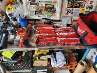 Hilti HDE 500-A22 EXOPY GUN kit with Hilti Batteries Hilti Charger and 8 Hilti HIT-RE 500 V3 Epoxy tubes