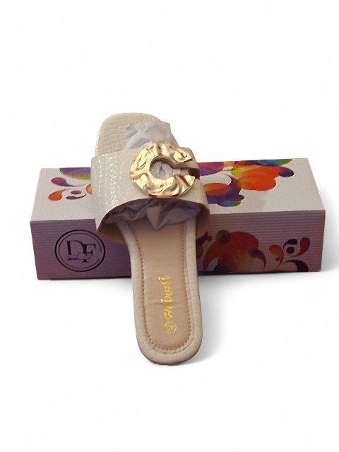 Elegant Women’s Flat Sandals – Stylish & Comfortable (Women's size 9)